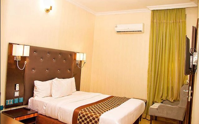 Lakeem Suites - Agboyin Surulere