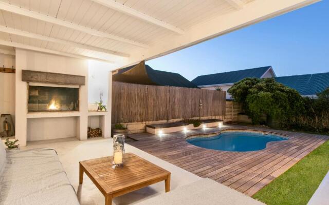 Sail Street 52 by AirAgents