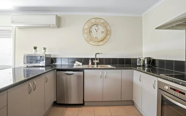 16 Rutherford Crescent