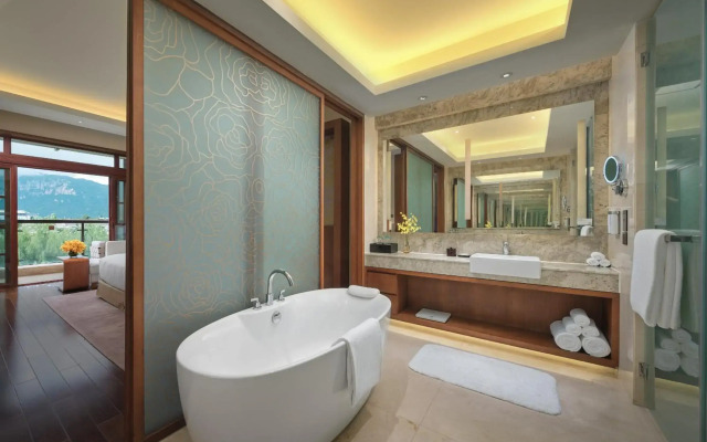 HUALUXE Kunming