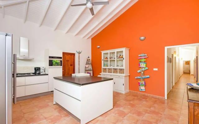 Villa in Jan Thiel With Pool