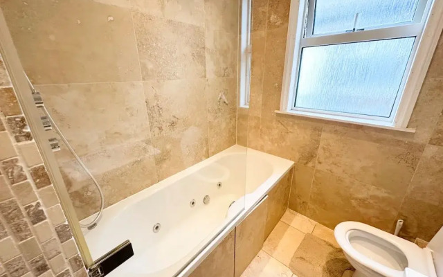 Attractive Wembley Stadium Maisonette