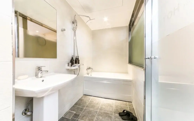 Guri C Hotel