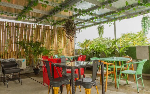 RedDoorz Premium @ The Batik Hotel Moh. Toha