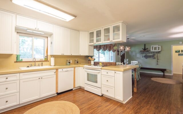 Sunset Lake Haus by RedAwning