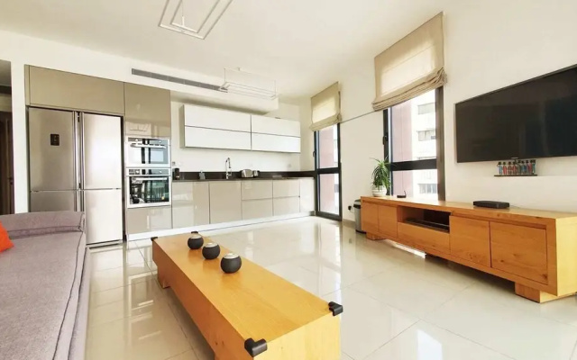 Bedroom Apartment with Balcony and City Views