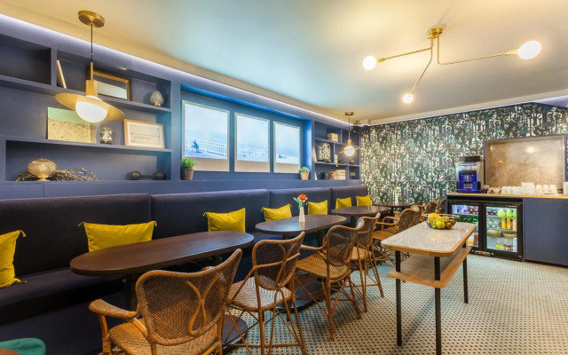 Handsome Hotel