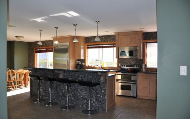 Fraser River Outpost Lodge