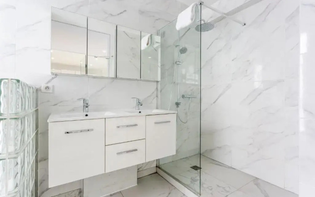 180 Suite Eden, Luxury APT at Sacré Coeur