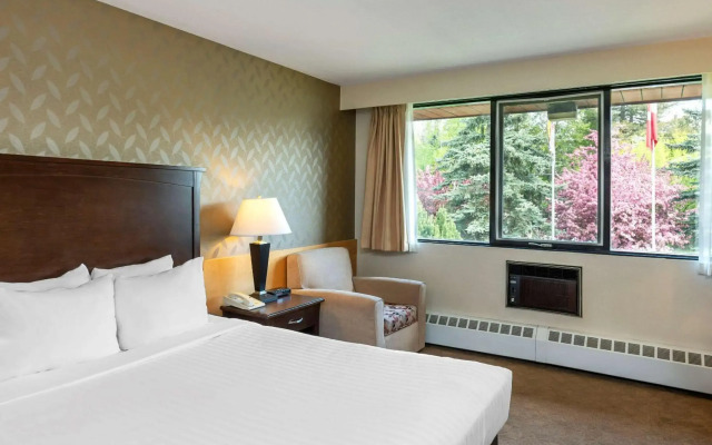 Prestige Riverside Lodge