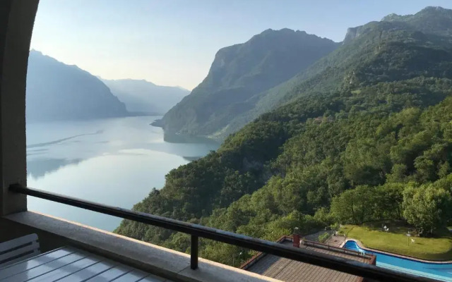 Easy Welcome Kosmopolitan