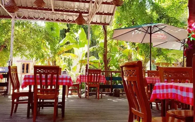 Kyaw Hotel