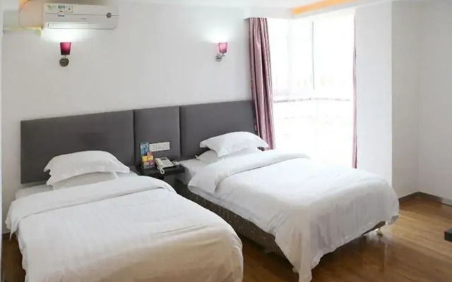 Zhuhai Creative Holiday Hotel