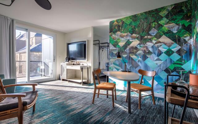 Canvas Moncton, Tapestry Collection by Hilton