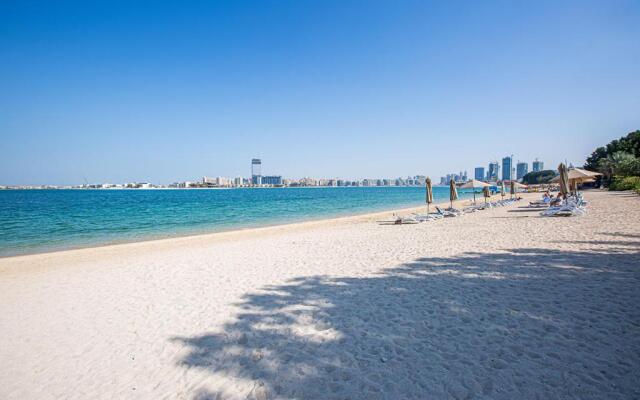 TAJ 5* Palm Jumeirah apartment with beach access