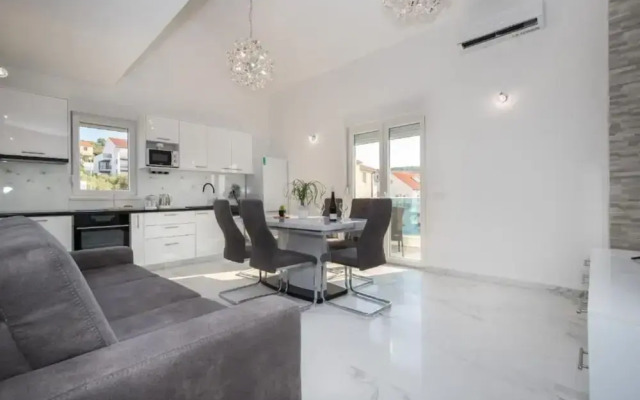 Jakov - Modern and Cosy With Pool - B3