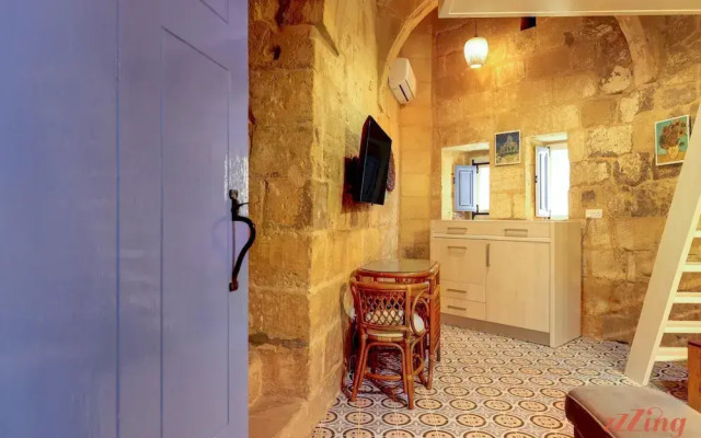 Deluxe Studio in a 900 yr old Luxury Home - 1