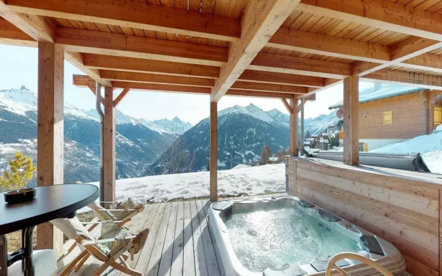 Etoiles des Neiges Luxe & Jacuzzi Chalet