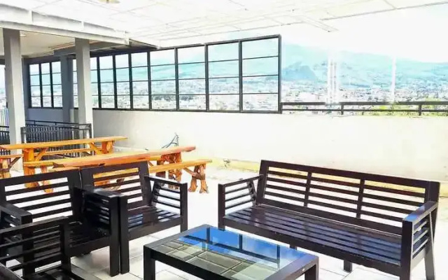 Urbanview the Halona Near Jawa Timur Park 4