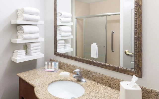 Hampton Inn & Suites Cedar Rapids - North