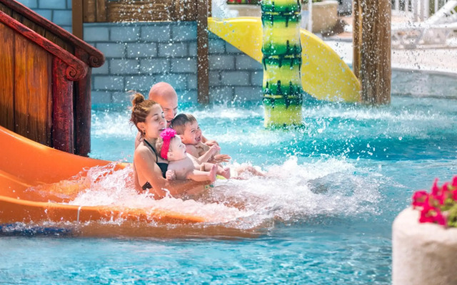 Hotel Oasis Park Splash