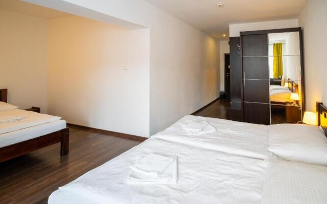 Leone Penzion&Restaurant