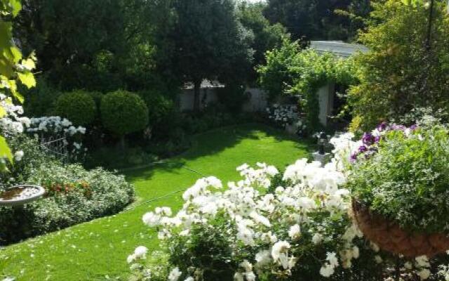 Three Oaks Bed  Breakfast