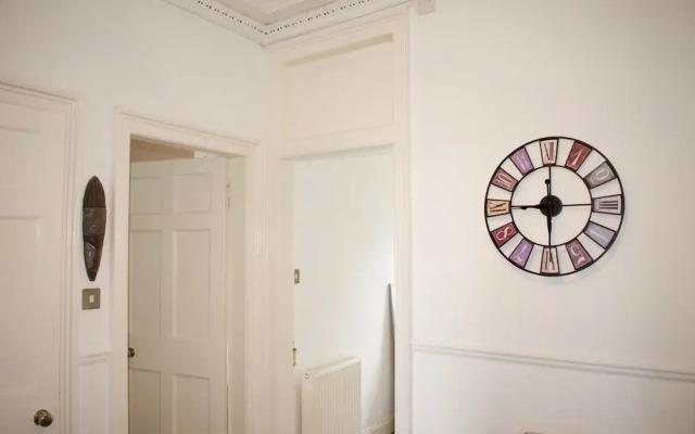 Bright and Central 3 Bedroom Apartment