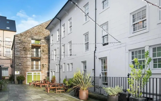 Student Only Cable Street