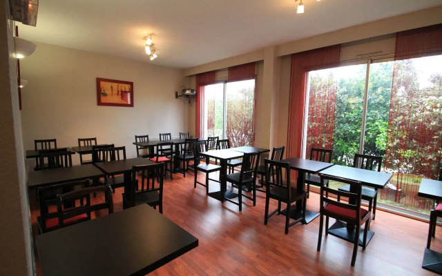 Adonis Lyon Est Hôtel Artys