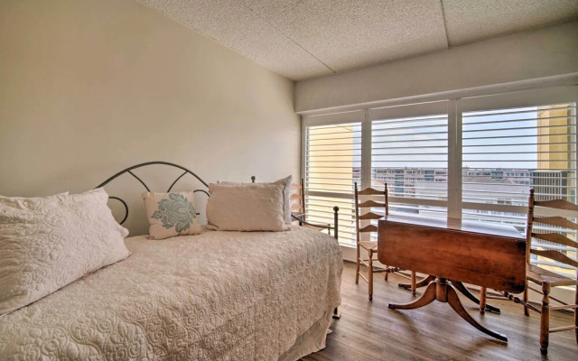 Welcoming Brigantine Condo w/ Ocean Views!