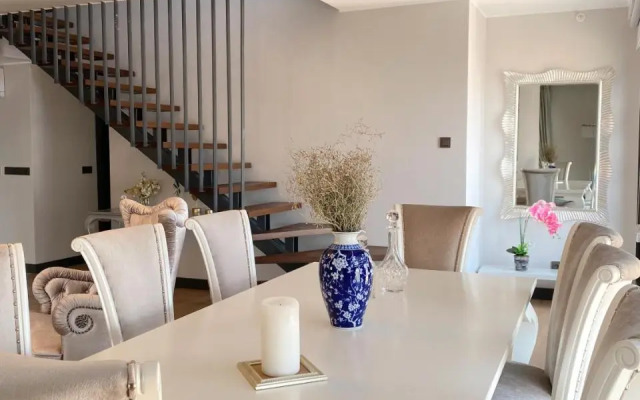 Luxury Duplex with Terrace Apartment by Siena Suites