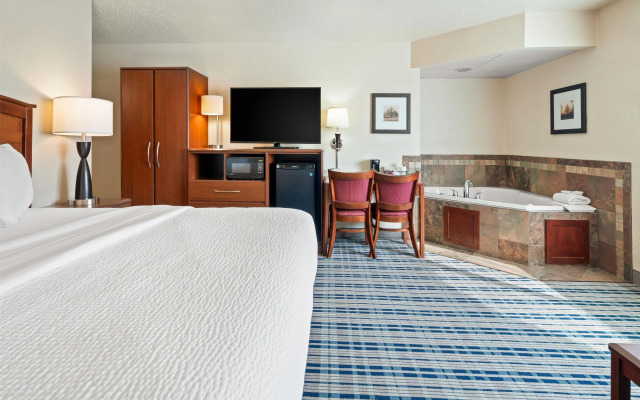 AmericInn by Wyndham Dickinson