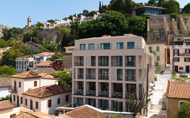 Naus Hotel