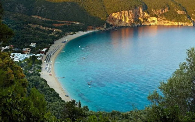 Lichnos Beach Hotel & Suites