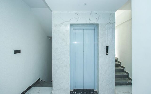 OYO 15111 Greencity Comforts