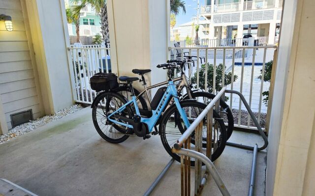 Charming 2bd/1.5ba Beachfront Condo w/ Pool View