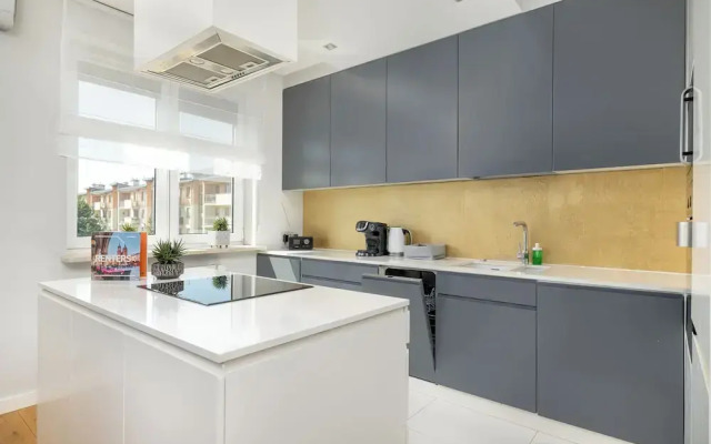 Stylish Kraków Apartment by Renters