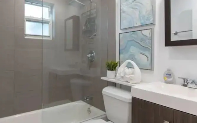 Renovated2 Br with Private Hot tub