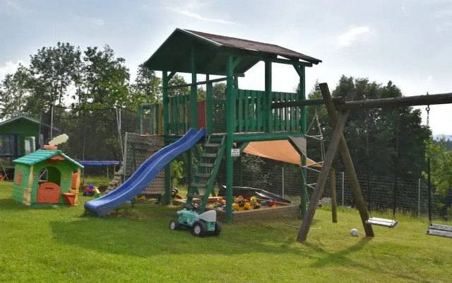 Cushy Apartment with Hot Tub, Sauna, Solarium, BBQ, Balcony