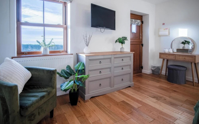 The Beacon - 3 Bed - Ludchurch