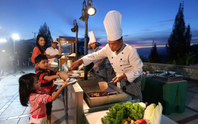 Niagara Hotel Lake Toba & Resorts