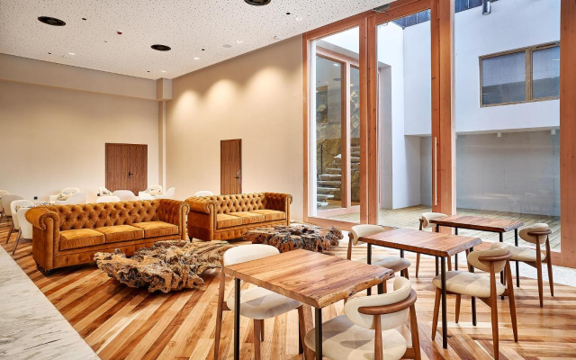 The Log Porto Hotel by Piamonte Hotels