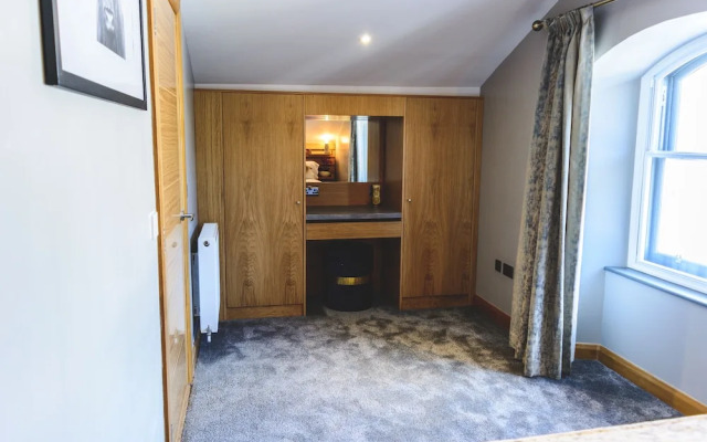 Mono Suites