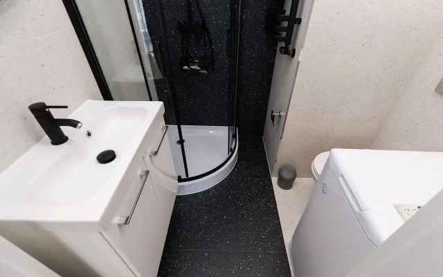Easy & Comfortable, with balcony, very close to the center
