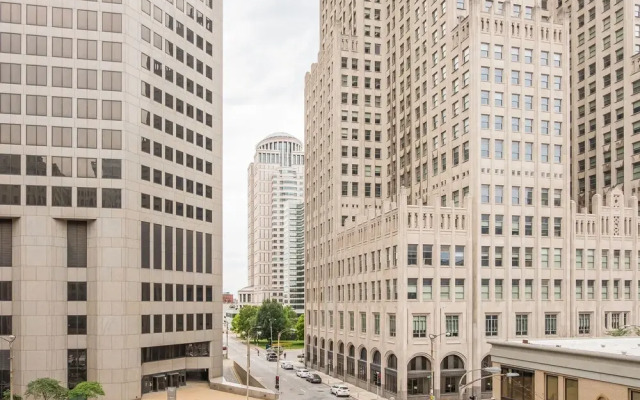 Large Open Apartments Near Ballpark Village