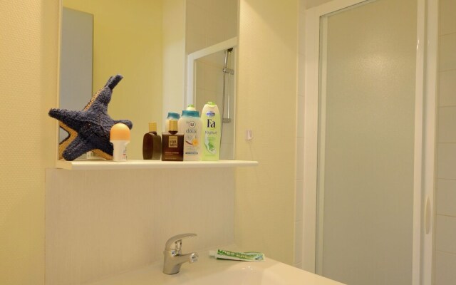 Semi-detached Bungalow With Microwave, in the Great Vendée