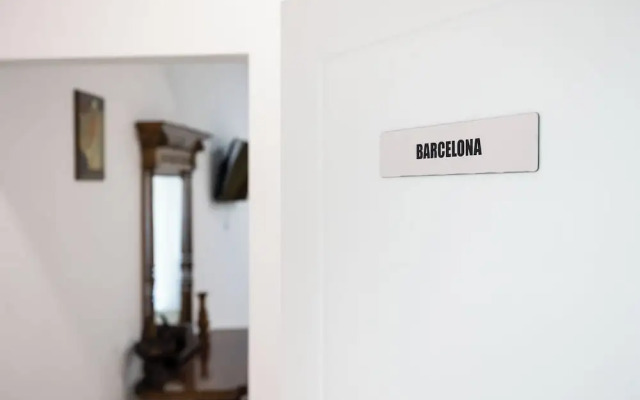 Bucharest Studios Barcelona Room