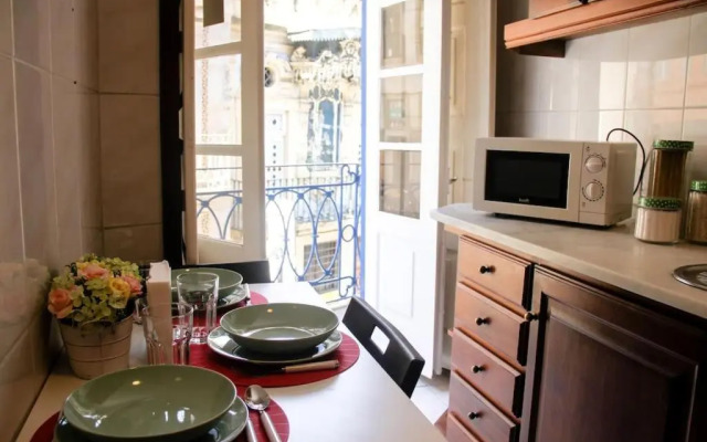 Renovated Feb22 Clerigos Cozy Balcony with self check in