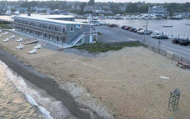 Falmouth Tides Motel